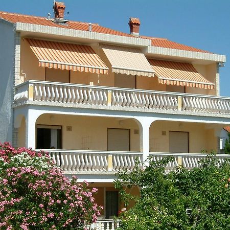 Guesthouse Mira Rab Town Ngoại thất bức ảnh
