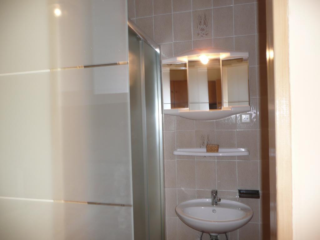 Guesthouse Mira Rab Town Phòng bức ảnh
