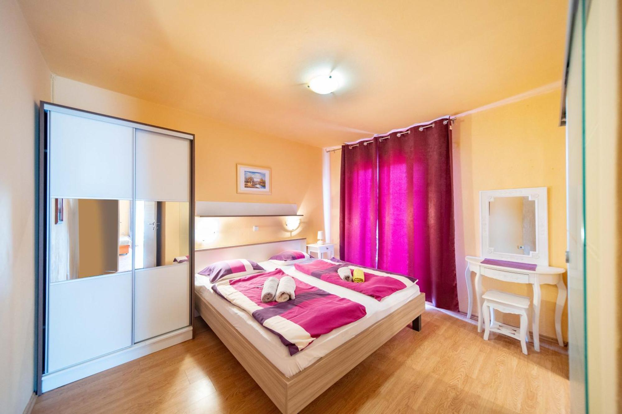 Guesthouse Mira Rab Town Ngoại thất bức ảnh