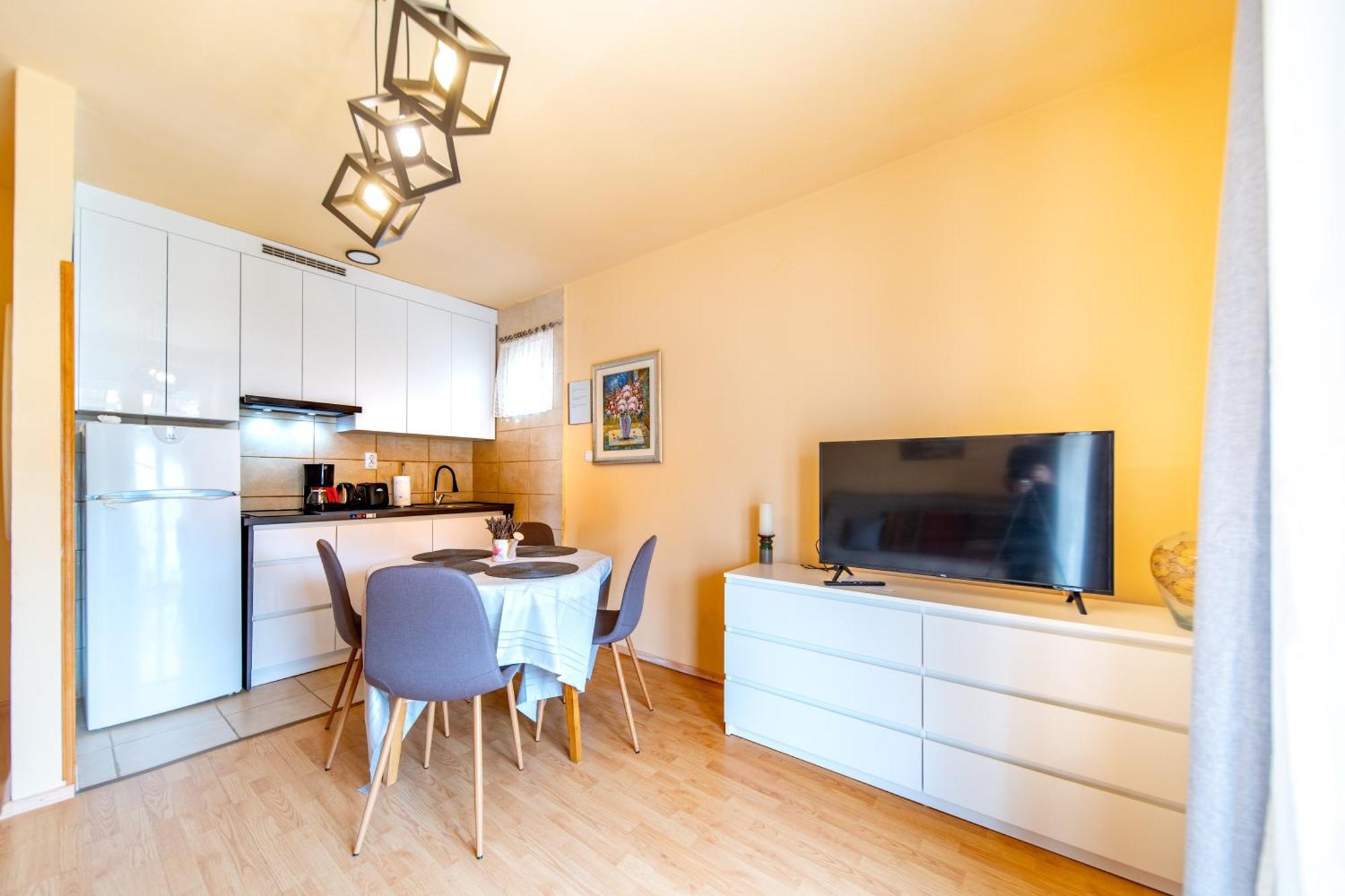 Guesthouse Mira Rab Town Ngoại thất bức ảnh