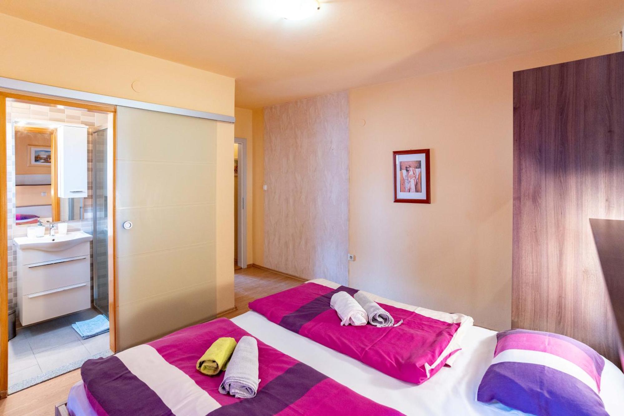 Guesthouse Mira Rab Town Phòng bức ảnh