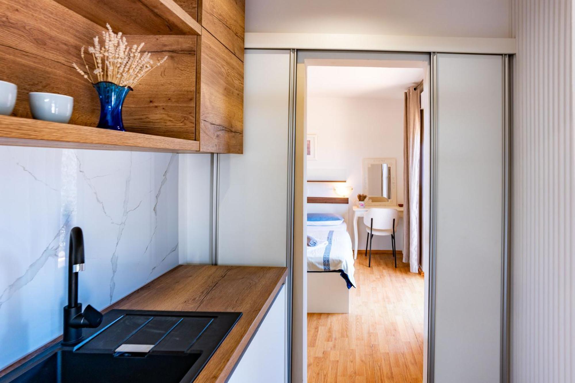 Guesthouse Mira Rab Town Ngoại thất bức ảnh