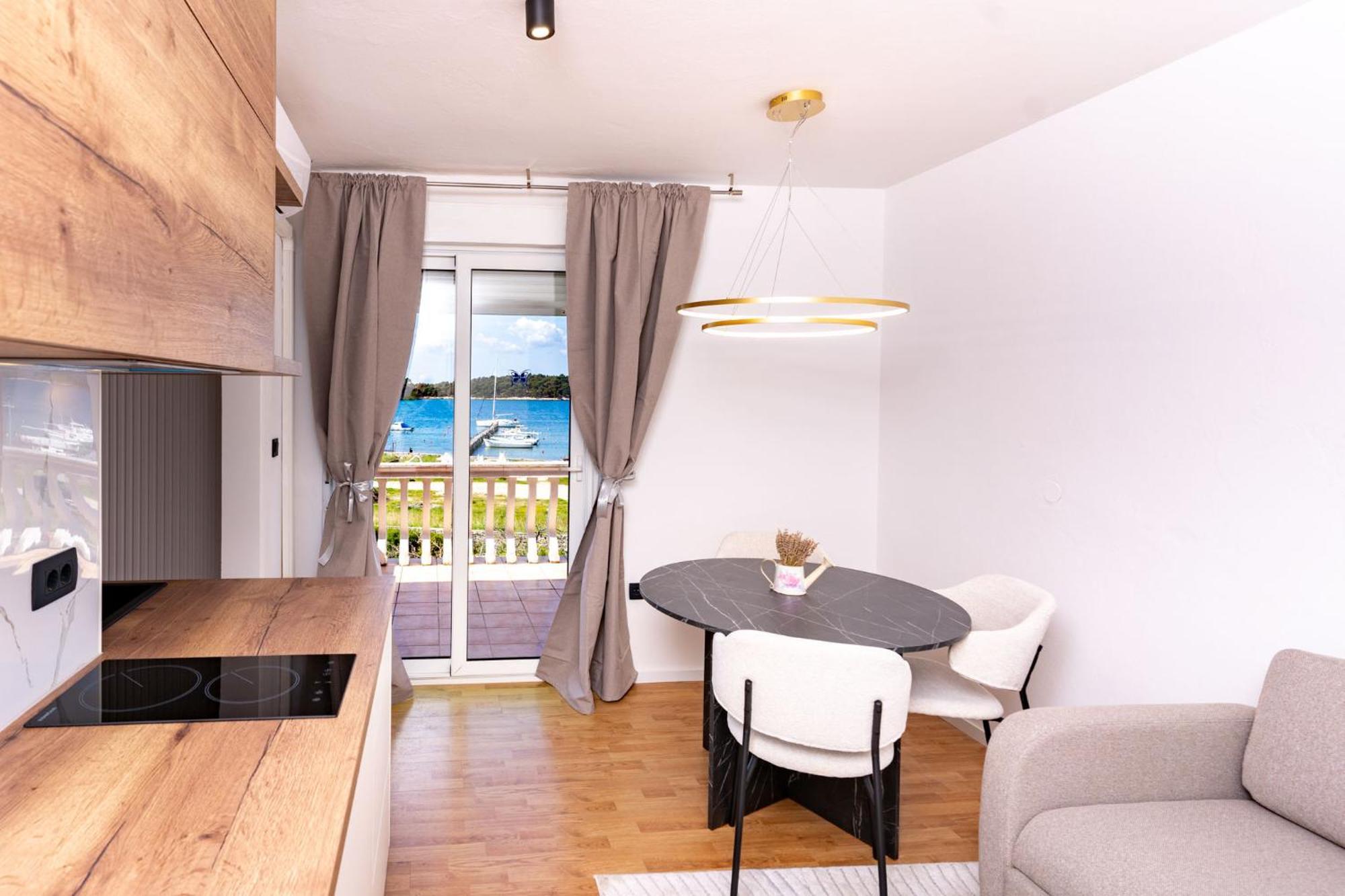 Guesthouse Mira Rab Town Ngoại thất bức ảnh