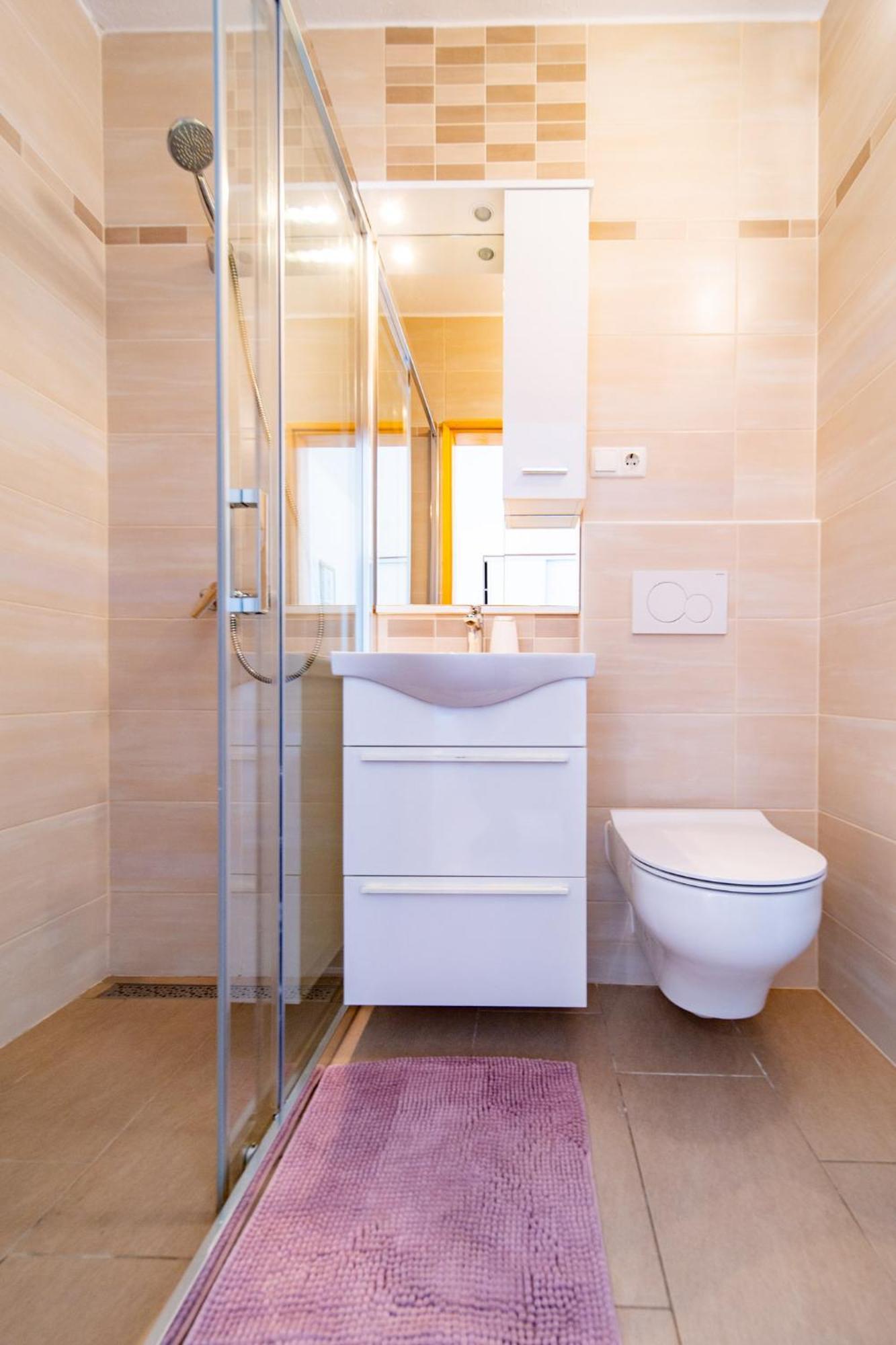 Guesthouse Mira Rab Town Ngoại thất bức ảnh