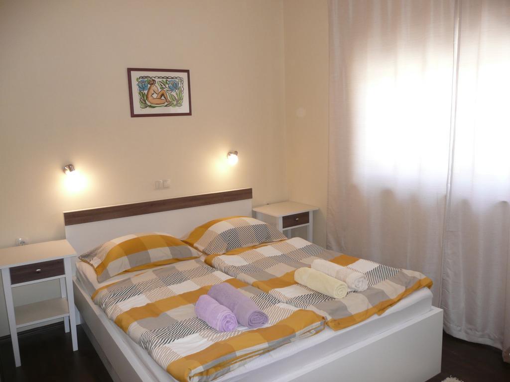 Guesthouse Mira Rab Town Ngoại thất bức ảnh