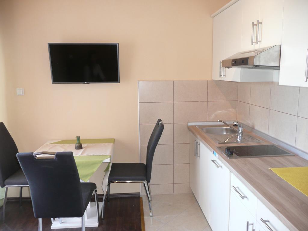 Guesthouse Mira Rab Town Ngoại thất bức ảnh