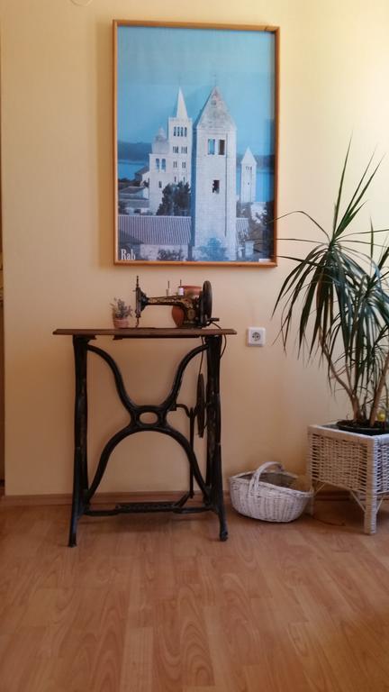 Guesthouse Mira Rab Town Ngoại thất bức ảnh