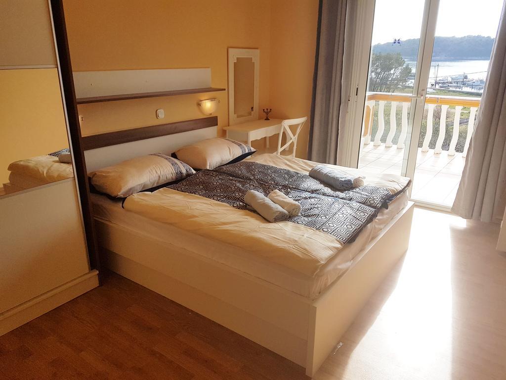 Guesthouse Mira Rab Town Ngoại thất bức ảnh