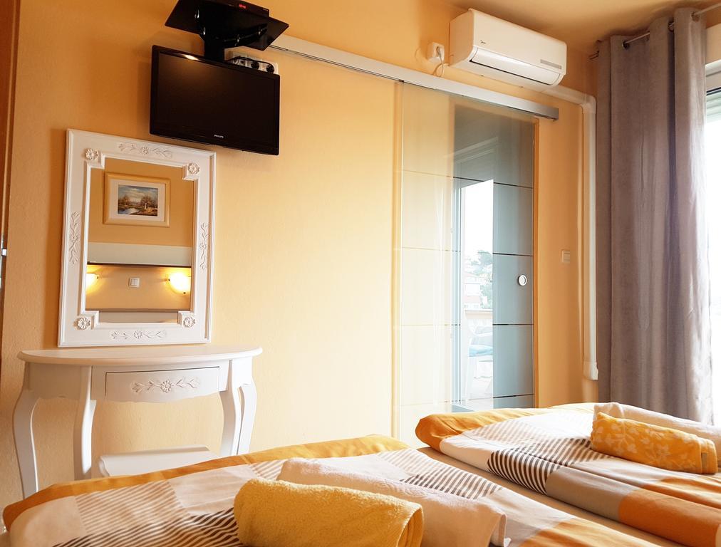 Guesthouse Mira Rab Town Ngoại thất bức ảnh
